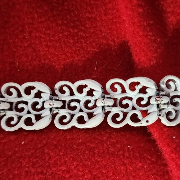 Vintage 1960's Monet White Enamel on Silverplate Filigree Floral Design Bracelet - Picture 13 of 16